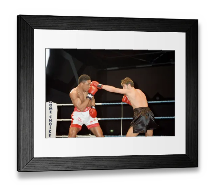Framed Print : Michael Watson vs Craig Trotter for the Commonwealth middleweight title Framed Print : Michael Watson vs Craig Trotter for the Commonwealth middleweight title
