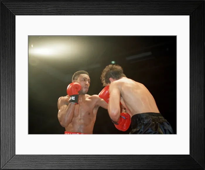 Framed Print : Michael Watson vs Craig Trotter for the Commonwealth middleweight title Framed Print : Michael Watson vs Craig Trotter for the Commonwealth middleweight title
