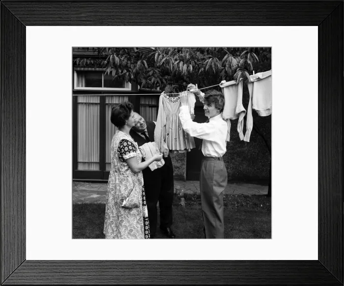 Framed Print : Tommy Steele and his parents at his new £5000 house in Catford, London Framed Print : Tommy Steele and his parents at his new £5000 house in Catford, London