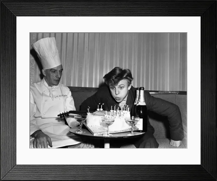 Framed Print : Skiffle guitarist Tommy Steele was overwhelmed with birthday cards as he celebrated his