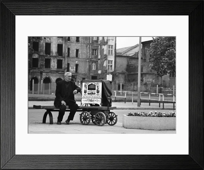 Framed Print : Scenes in East Berlin, four years after work began on the construction of the Berlin Wall Framed Print : Scenes in East Berlin, four years after work began on the construction of the Berlin Wall