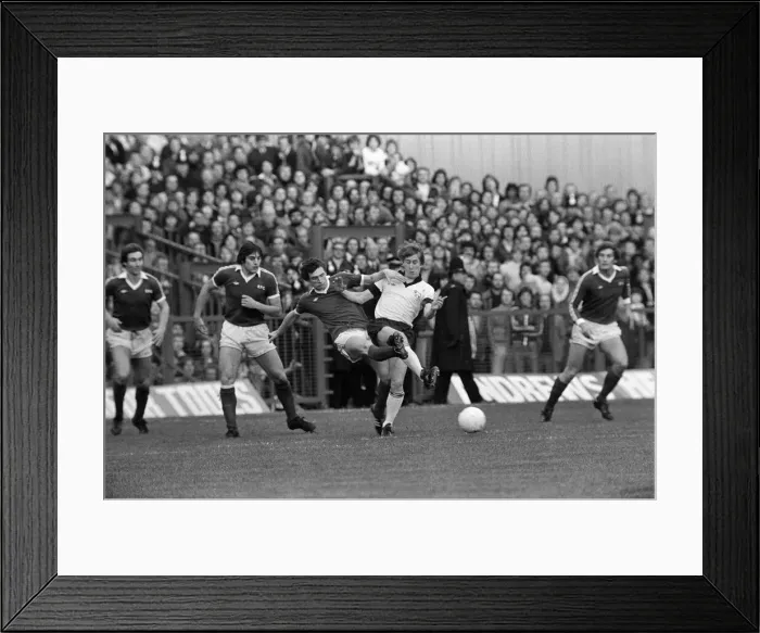 Framed Print : Derby County v Everton, League Division One. Final score 1-0 to Everton Framed Print : Derby County v Everton, League Division One. Final score 1-0 to Everton