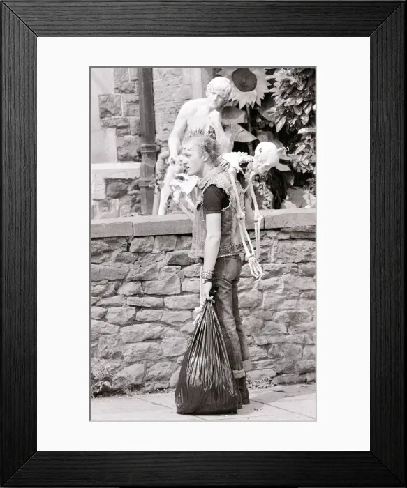 Framed Print : The Young Ones filming on location in Bristol. Pictured, Adrian Edmondson as Vyvyan Framed Print : The Young Ones filming on location in Bristol. Pictured, Adrian Edmondson as Vyvyan
