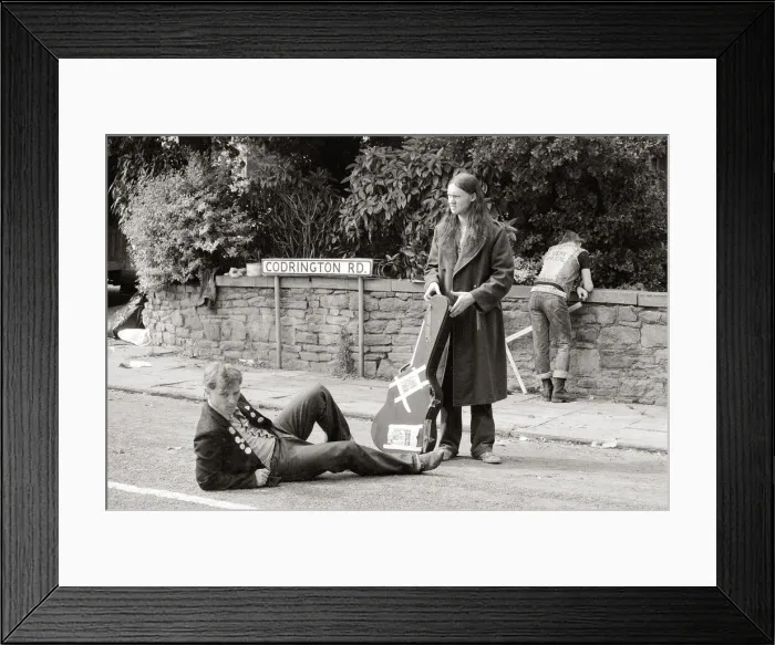 Framed Print : The Young Ones during filming on location in Bristol. Pictured, Rik Mayall as Rick