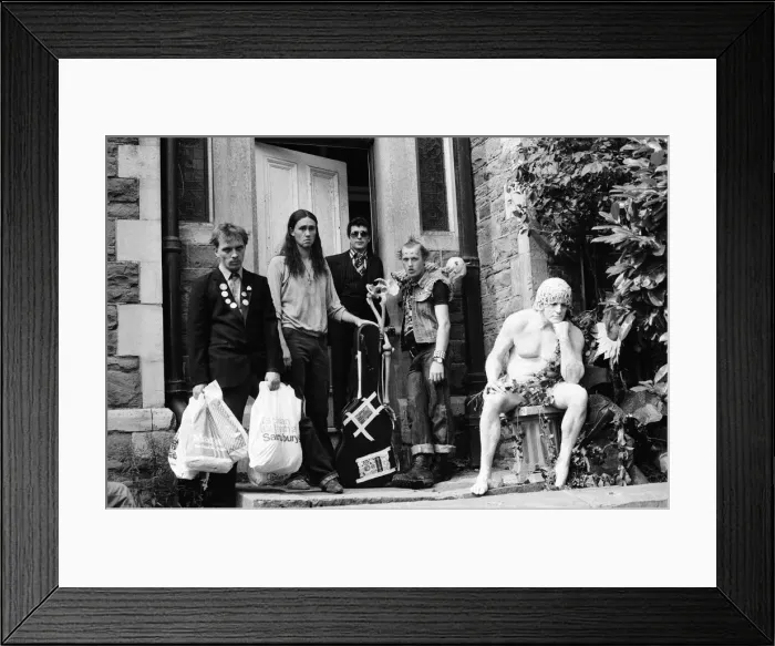 Framed Print : The Young Ones filming on location in Bristol. Starring Rik Mayall as Rick Framed Print : The Young Ones filming on location in Bristol. Starring Rik Mayall as Rick