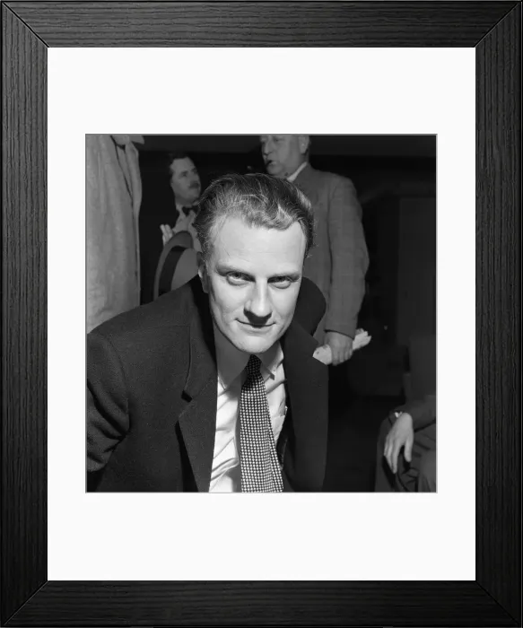 Framed Print : American evangelist Billy Graham pictured upon arrival at Southampton to begin his three Framed Print : American evangelist Billy Graham pictured upon arrival at Southampton to begin his three