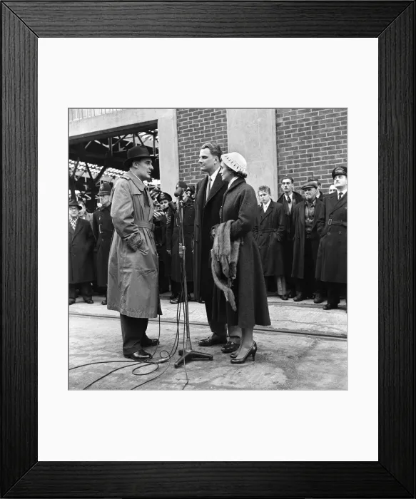 Framed Print : American evangelist Billy Graham pictured with his wife Ruth upon arrival at Southampton Framed Print : American evangelist Billy Graham pictured with his wife Ruth upon arrival at Southampton