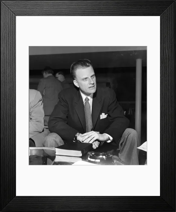Framed Print : American evangelist Billy Graham pictured upon arrival at Southampton to begin his three Framed Print : American evangelist Billy Graham pictured upon arrival at Southampton to begin his three