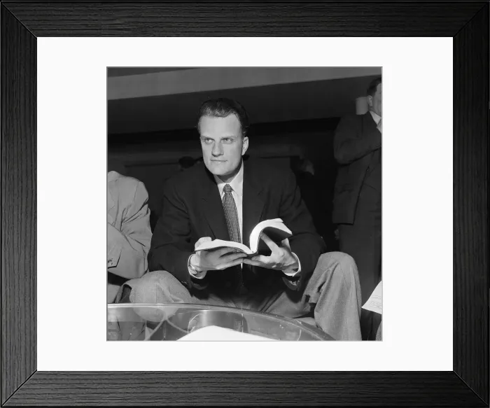 Framed Print : American evangelist Billy Graham pictured upon arrival at Southampton to begin his three Framed Print : American evangelist Billy Graham pictured upon arrival at Southampton to begin his three