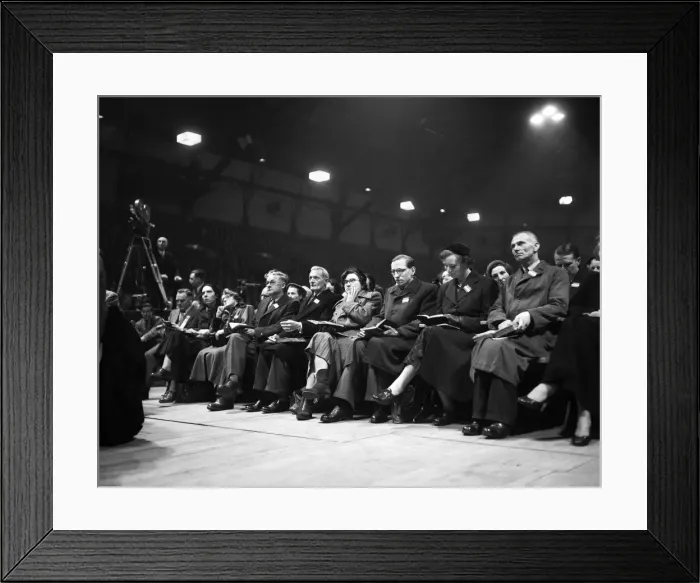 Framed Print : American evangelist Billy Graham speaks to the crowd at the Harringay Arena in North Framed Print : American evangelist Billy Graham speaks to the crowd at the Harringay Arena in North