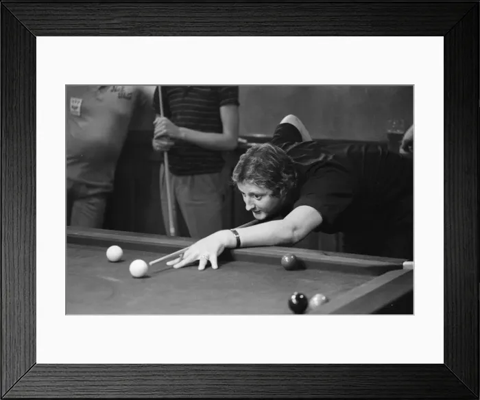Framed Print : British dart player Eric Bristow pictured at the pub, enjoying a game of snooker Framed Print : British dart player Eric Bristow pictured at the pub, enjoying a game of snooker