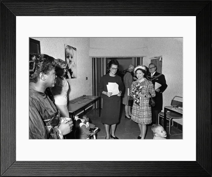 Framed Print : Princess Margaret visits the Sparkbrook Association Family Centre. 20th November 1968 Framed Print : Princess Margaret visits the Sparkbrook Association Family Centre. 20th November 1968
