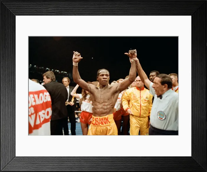 Framed Print : Chris Eubank vs Michael Watson for the WBO middleweight title at Earls Court Exhibition Framed Print : Chris Eubank vs Michael Watson for the WBO middleweight title at Earls Court Exhibition