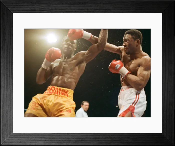 Framed Print : Chris Eubank vs Michael Watson for the WBO middleweight title at Earls Court Exhibition
