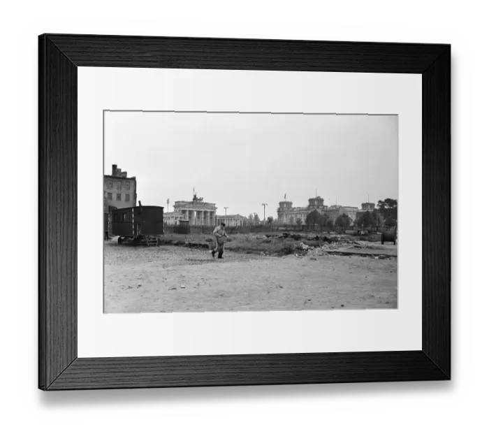 Framed Print : Scenes in East Berlin, four years after work began on the construction of the Berlin Wall