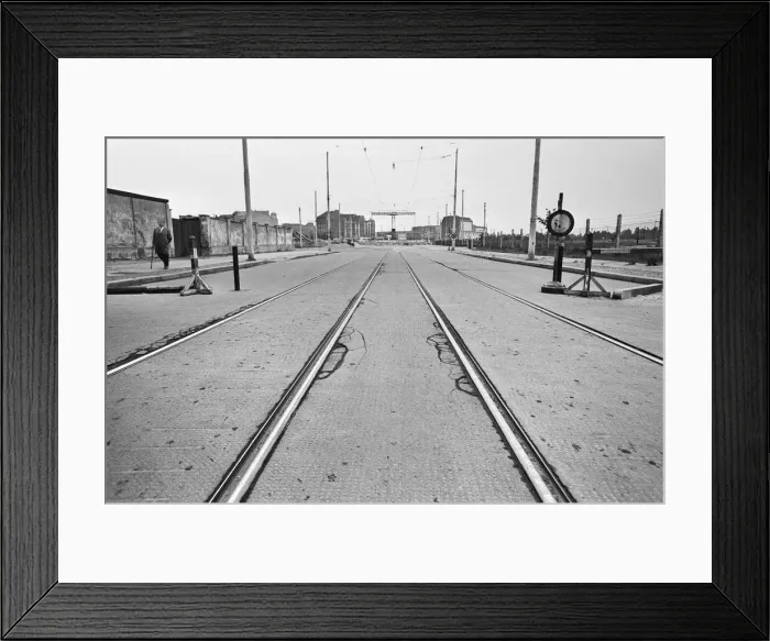 Framed Print : Scenes in East Berlin, four years after work began on the construction of the Berlin Wall Framed Print : Scenes in East Berlin, four years after work began on the construction of the Berlin Wall