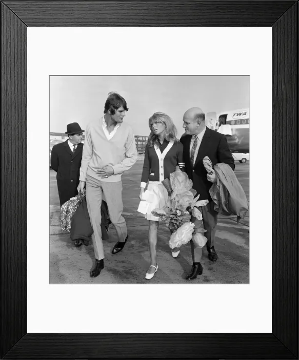 Framed Print : Julie Christie and boyfriend Don Bessant arriving at London Airport after she was awarded