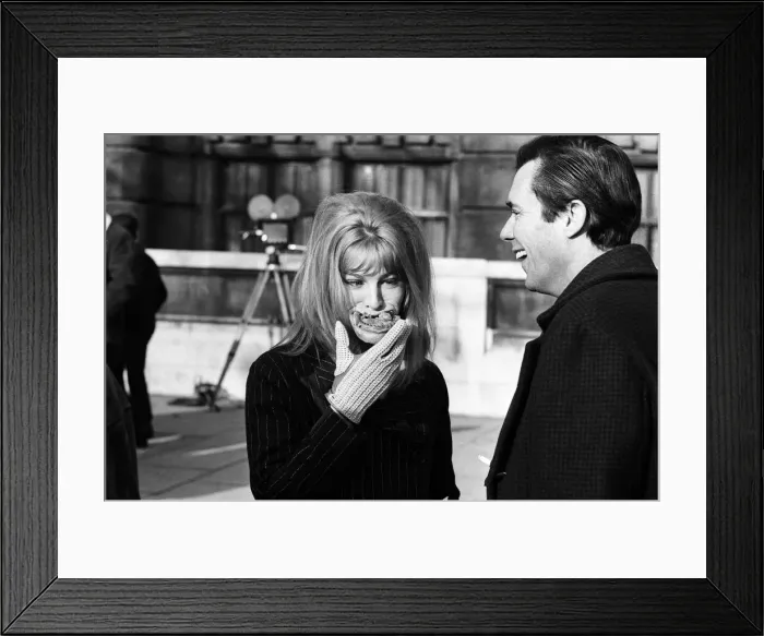 Framed Print : Julie Christie on location outside the Victoria and Albert Museum in South Kensington Framed Print : Julie Christie on location outside the Victoria and Albert Museum in South Kensington