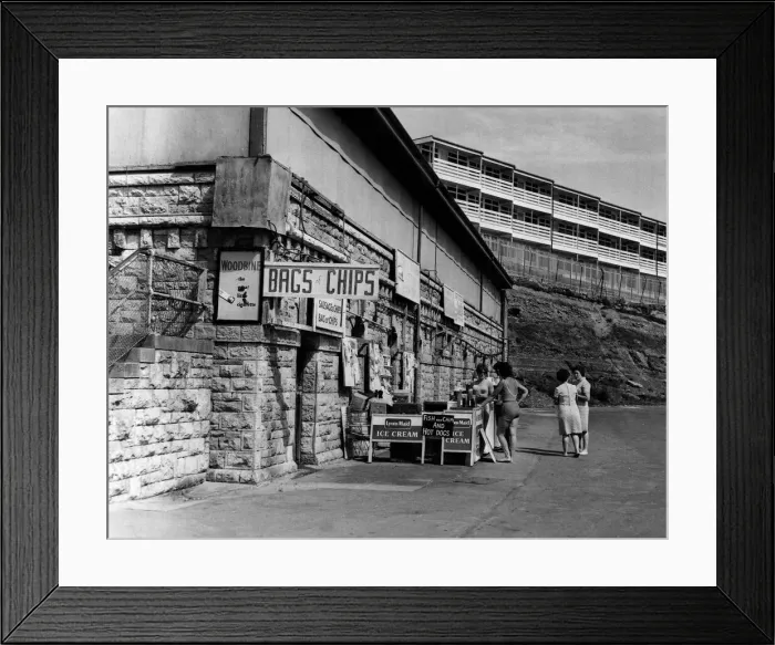Framed Print : Cafes, kiosks and fish and chip shops at Barry Islands Whitmore Bay Framed Print : Cafes, kiosks and fish and chip shops at Barry Islands Whitmore Bay