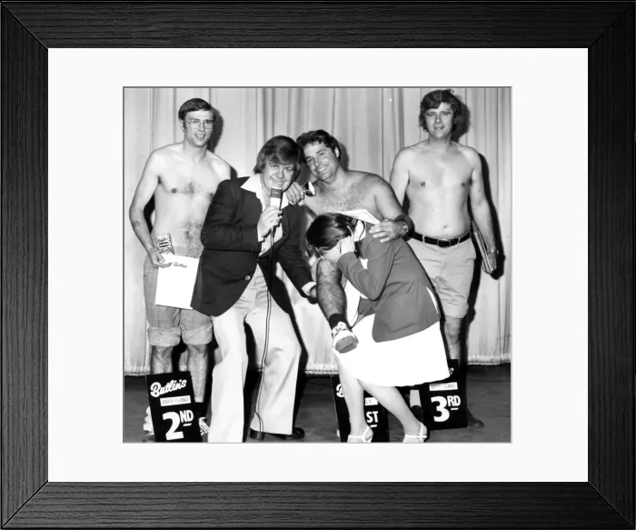 Framed Print : Tartan Knees up - Butlins - Barry Island 1977 Framed Print : Tartan Knees up - Butlins - Barry Island 1977