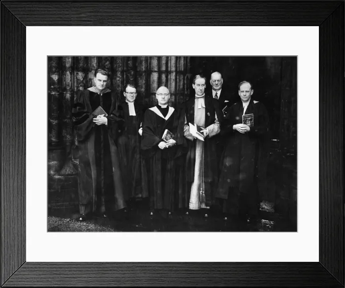 Framed Print : American evangelist Billy Graham pictured after a service at Glasgow Cathedral during Framed Print : American evangelist Billy Graham pictured after a service at Glasgow Cathedral during