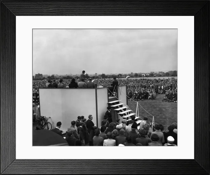 Framed Print : American evangelist Billy Graham visits Dagenham in Essex to give a speech during his Framed Print : American evangelist Billy Graham visits Dagenham in Essex to give a speech during his