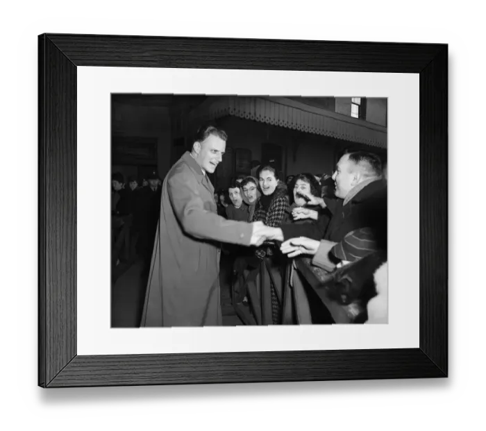 Framed Print : American evangelist Billy Graham salutes the huge crowd who gathered to welcome him Framed Print : American evangelist Billy Graham salutes the huge crowd who gathered to welcome him