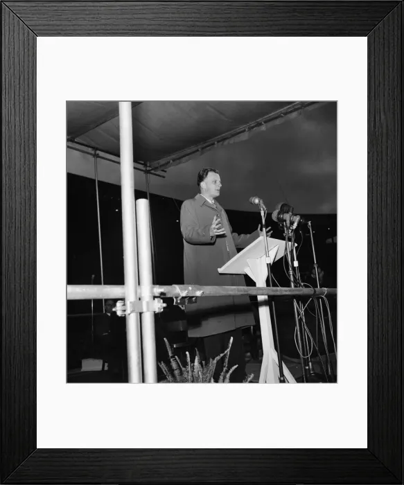 Framed Print : American evangelist Billy Graham addressing the huge crowd at Wembley during his visit to Framed Print : American evangelist Billy Graham addressing the huge crowd at Wembley during his visit to