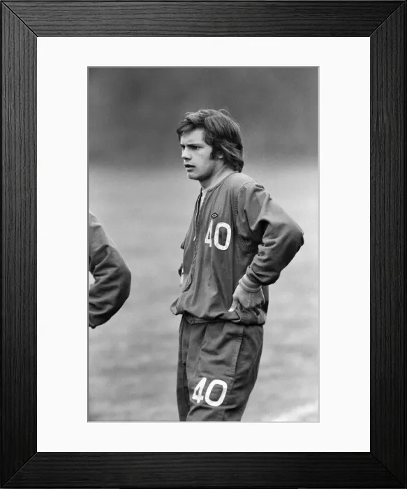 Framed Print : New Chelsea starlet, seventeen year old Ray Butch'Wilkins Framed Print : New Chelsea starlet, seventeen year old Ray Butch'Wilkins