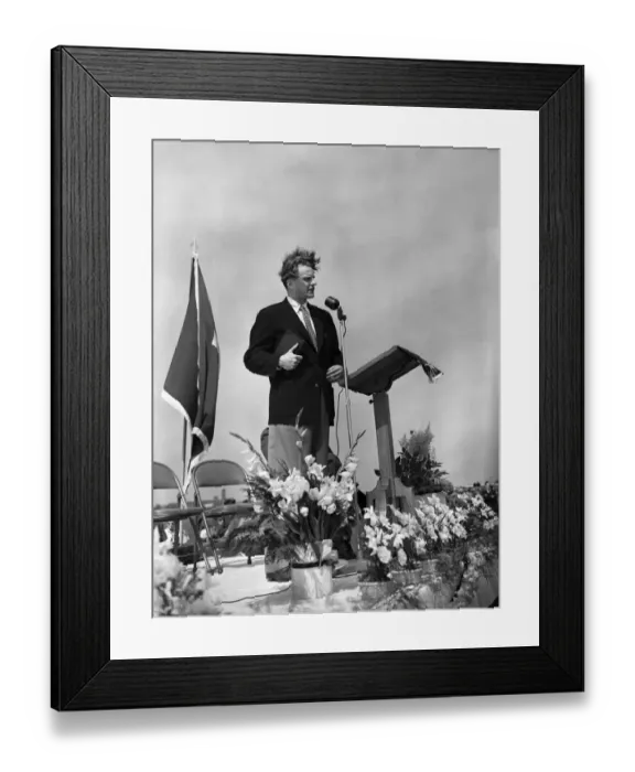 Framed Print : American evangelist Billy Graham visits Burtonwood in Lancashire to give a speech during