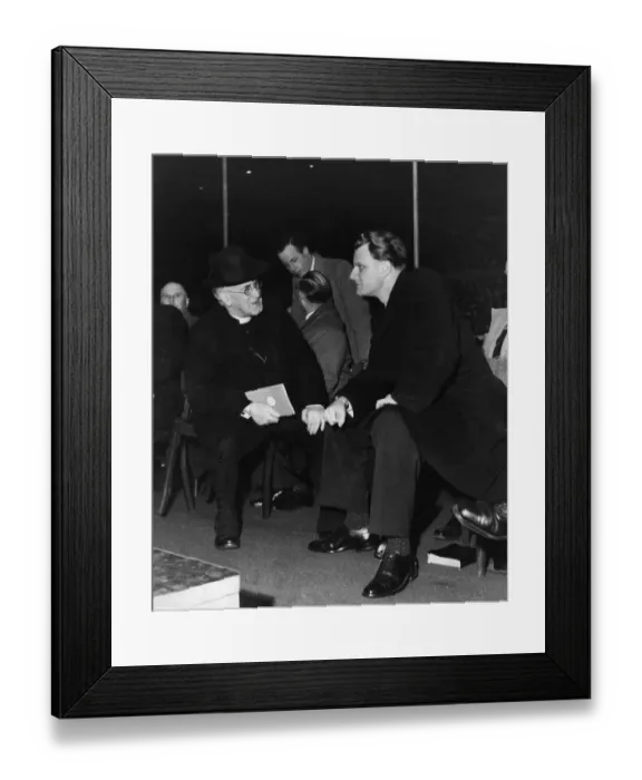Framed Print : American evangelist Billy Graham visits Dagenham in Essex to give a speech during his