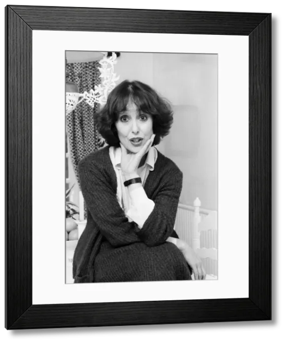 Framed Print : Actress Una Stubbs pictured at home. 8th February 1979 Framed Print : Actress Una Stubbs pictured at home. 8th February 1979