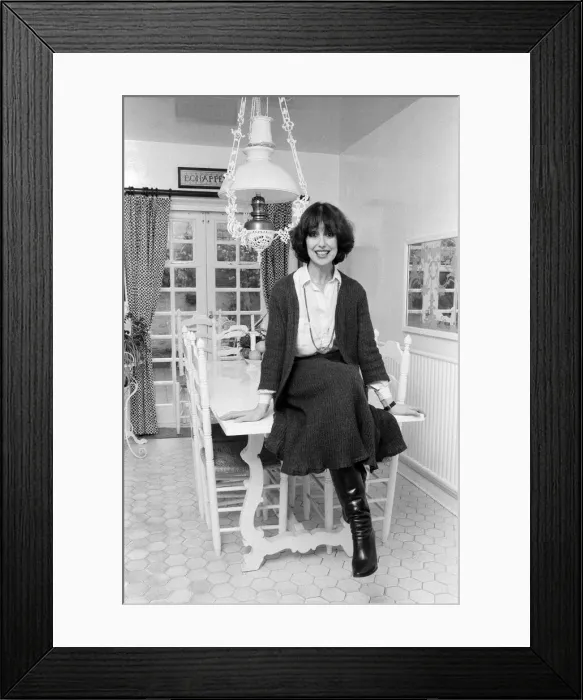 Framed Print : Actress Una Stubbs pictured at home. 8th February 1979 Framed Print : Actress Una Stubbs pictured at home. 8th February 1979