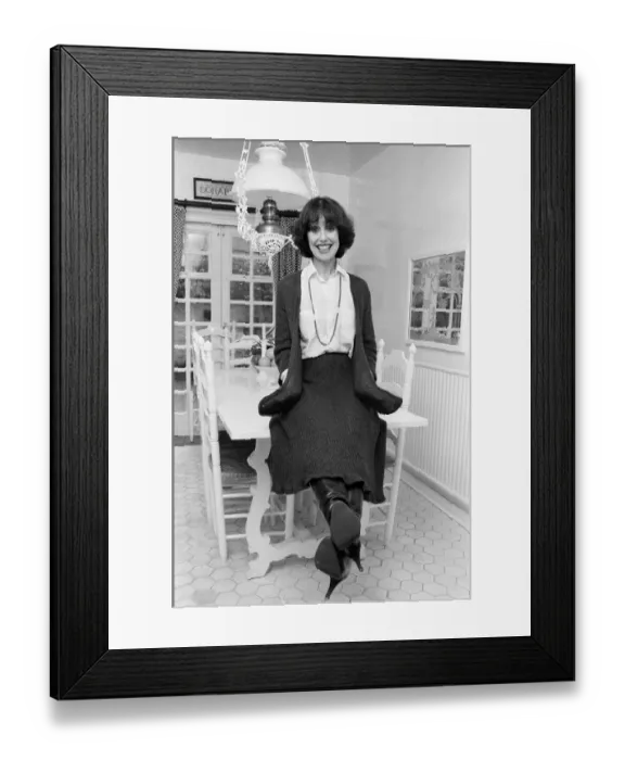 Framed Print : Actress Una Stubbs pictured at home. 8th February 1979 Framed Print : Actress Una Stubbs pictured at home. 8th February 1979