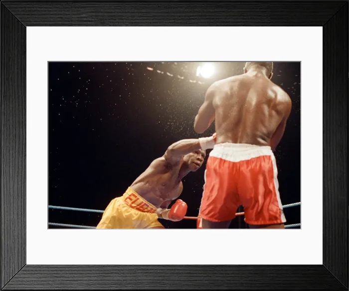 Framed Print : Chris Eubank defends his WBO super-middleweight title against Ron Essett at the Quinta do Framed Print : Chris Eubank defends his WBO super-middleweight title against Ron Essett at the Quinta do