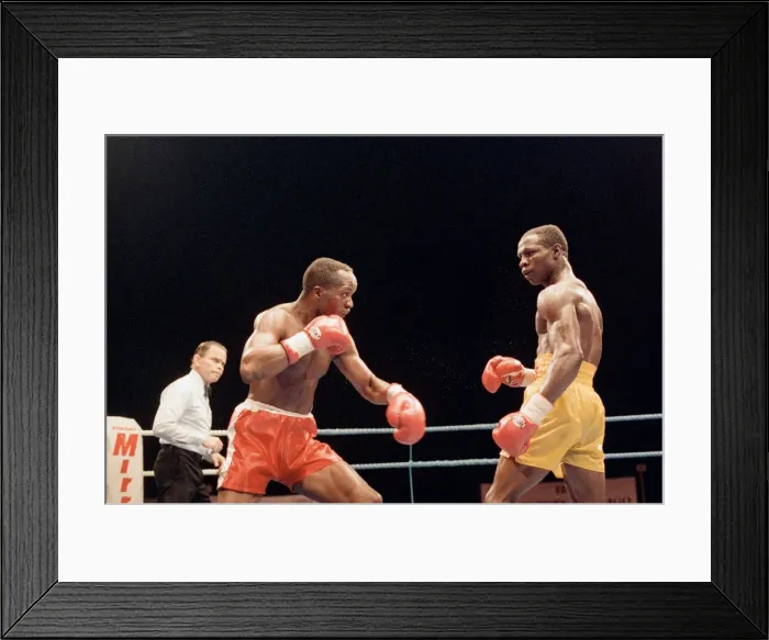 Framed Print : Chris Eubank defends his WBO super-middleweight title against Ron Essett at the Quinta do