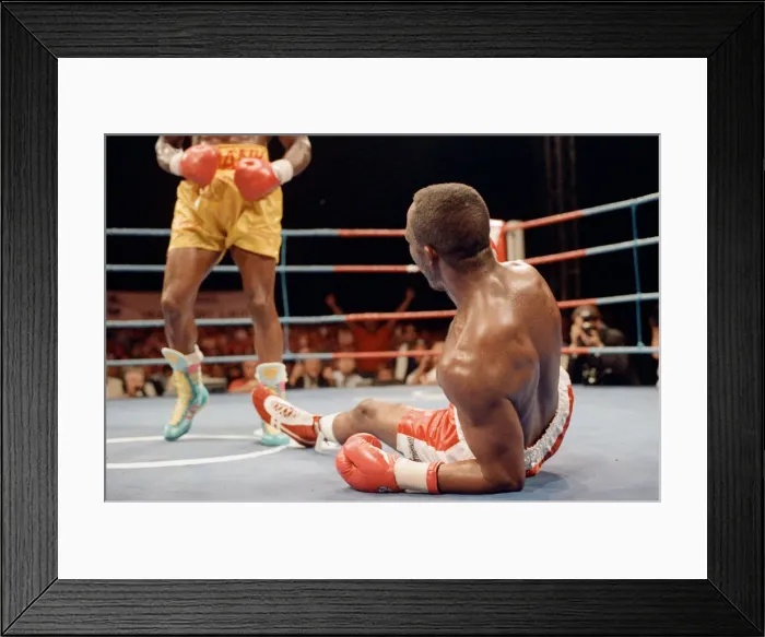 Framed Print : Chris Eubank defends his WBO super-middleweight title against Ron Essett at the Quinta do Framed Print : Chris Eubank defends his WBO super-middleweight title against Ron Essett at the Quinta do