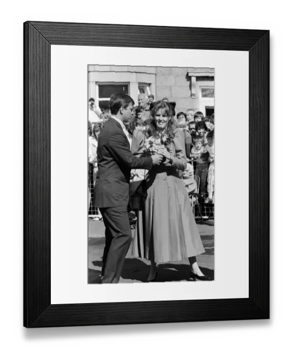 Framed Print : Prince Andrew, Duke of York and Sarah, Duchess of York visit Scotland. 16th August 1986 Framed Print : Prince Andrew, Duke of York and Sarah, Duchess of York visit Scotland. 16th August 1986