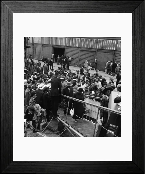 Framed Print : West Indian immigrants going back home. 11th August 1958 Framed Print : West Indian immigrants going back home. 11th August 1958