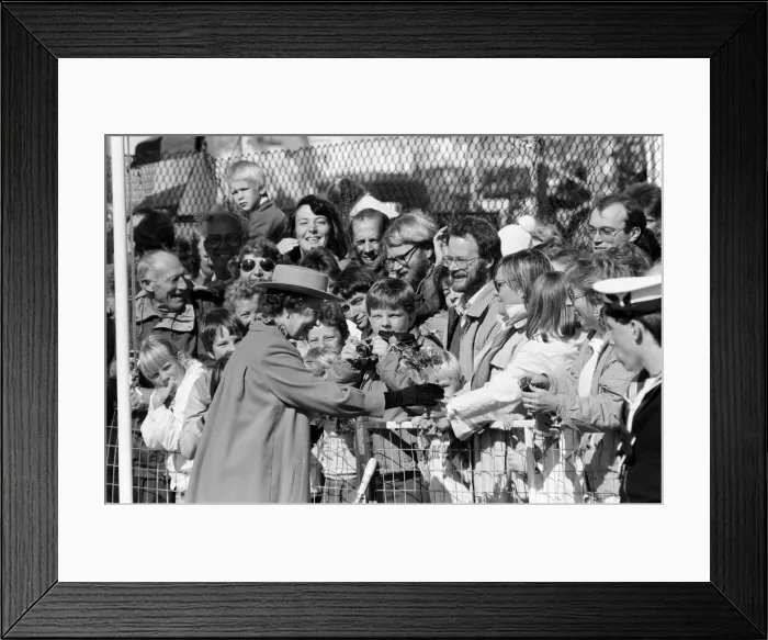 Framed Print : Queen Elizabeth II visits Scotland. 16th August 1986 Framed Print : Queen Elizabeth II visits Scotland. 16th August 1986