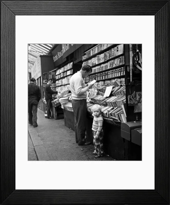 Framed Print : Shopping in Belfast, Northern Ireland. 9th October 1963 Framed Print : Shopping in Belfast, Northern Ireland. 9th October 1963