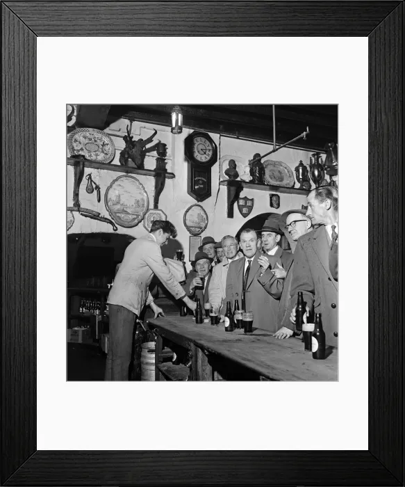 Framed Print : Kellys Cellars pub in Belfast, Northern Ireland. 9th October 1963 Framed Print : Kellys Cellars pub in Belfast, Northern Ireland. 9th October 1963