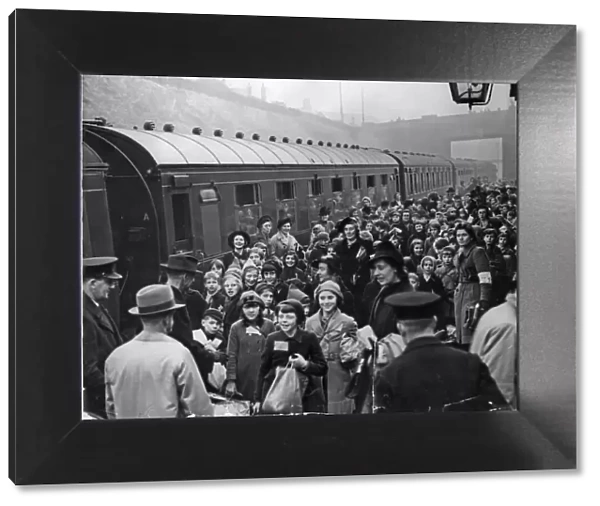 Birmingham Evacuees arrive at Ripley station 15th November 1940