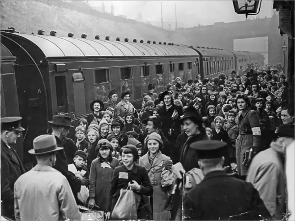 Birmingham Evacuees arrive at Ripley station 15th November 1940