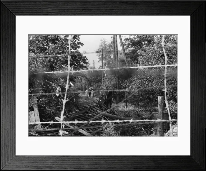 Framed Print : Scenes in Berlin shortly after the erection of the Berlin Wall
