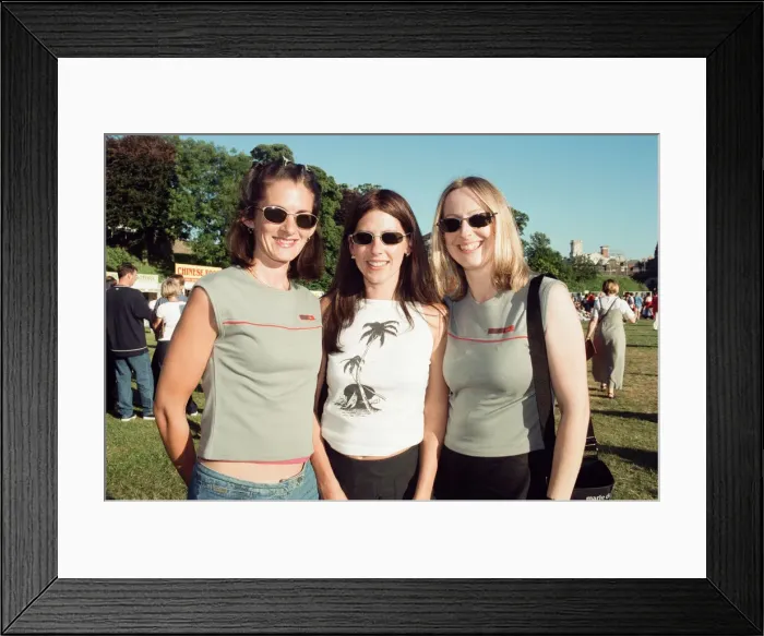 Framed Print : Crowd scenes at Simply Red concert, Cardiff Castle, Cardiff, Wales Framed Print : Crowd scenes at Simply Red concert, Cardiff Castle, Cardiff, Wales