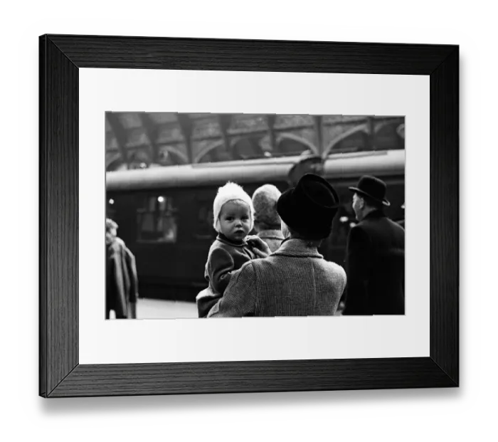 Framed Print : George Windsor, Earl of St Andrews boarding a train at York Station to Kings Cross with