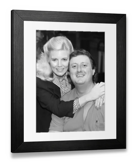 Framed Print : British dart player Eric Bristow poses with Maureen Flowers at the Embassy World