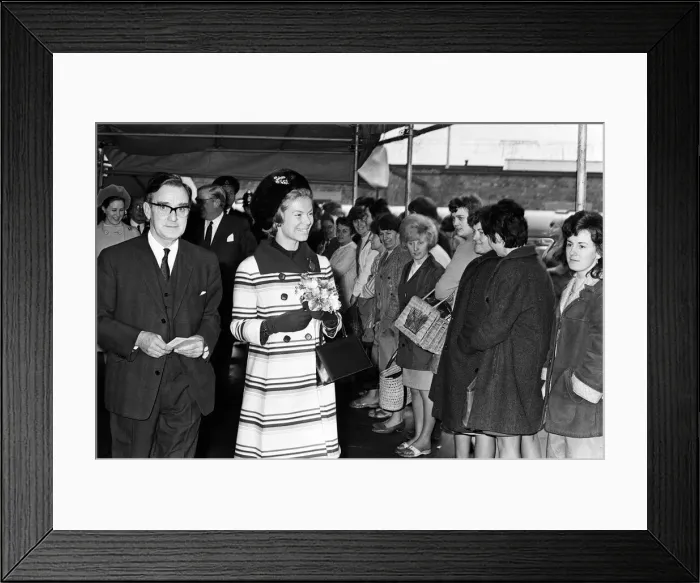 Framed Print : Katharine, Duchess of Kent visits the Courtaulds factory in Wolverhampton Framed Print : Katharine, Duchess of Kent visits the Courtaulds factory in Wolverhampton