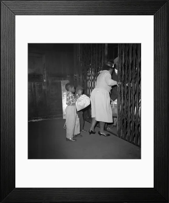 Framed Print : Nearly 1000 West Indian immigrants arrive in three boats trains at Waterloo Station Framed Print : Nearly 1000 West Indian immigrants arrive in three boats trains at Waterloo Station